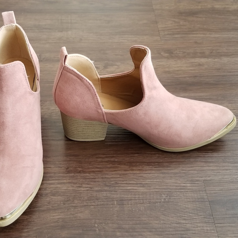 Qupid pink mauve suede boots size 6.5